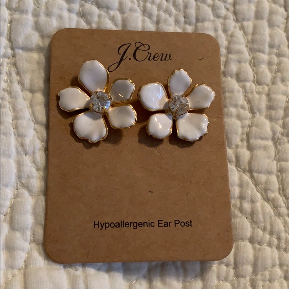 JCrew pansy white earring. NWT
